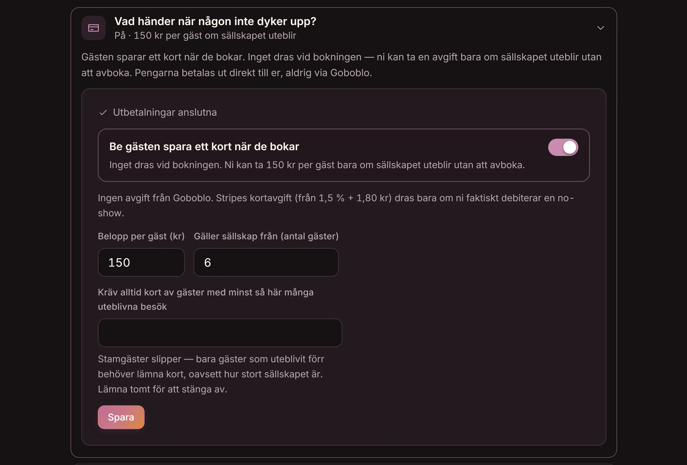 Frågan ”Vad händer när någon inte dyker upp?” i Goboblos inställningar: Be gästen spara ett kort när de bokar, inget dras vid bokningen, belopp per gäst bara vid utebliven, gäller sällskap från 6 gäster och kräv alltid kort av gäster som uteblivit förr — demo-lokalens riktiga vy i mörkt läge