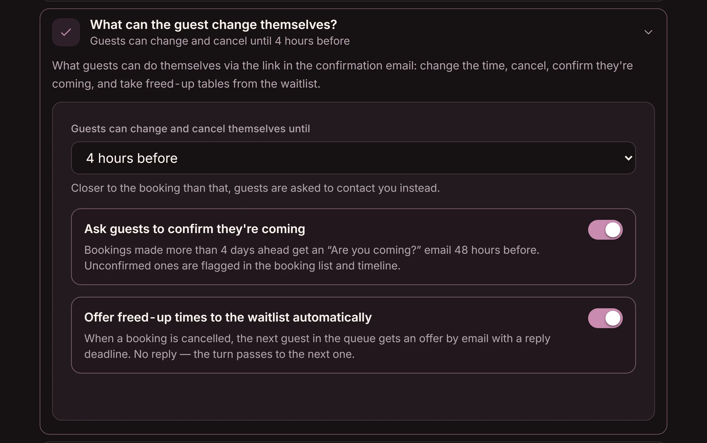 The question “What can the guest change themselves?” in Goboblo's settings: the guest can change and cancel on their own up to 4 hours before, the re-confirmation send-out and the waitlist auto-offer — the demo venue's real view in dark mode