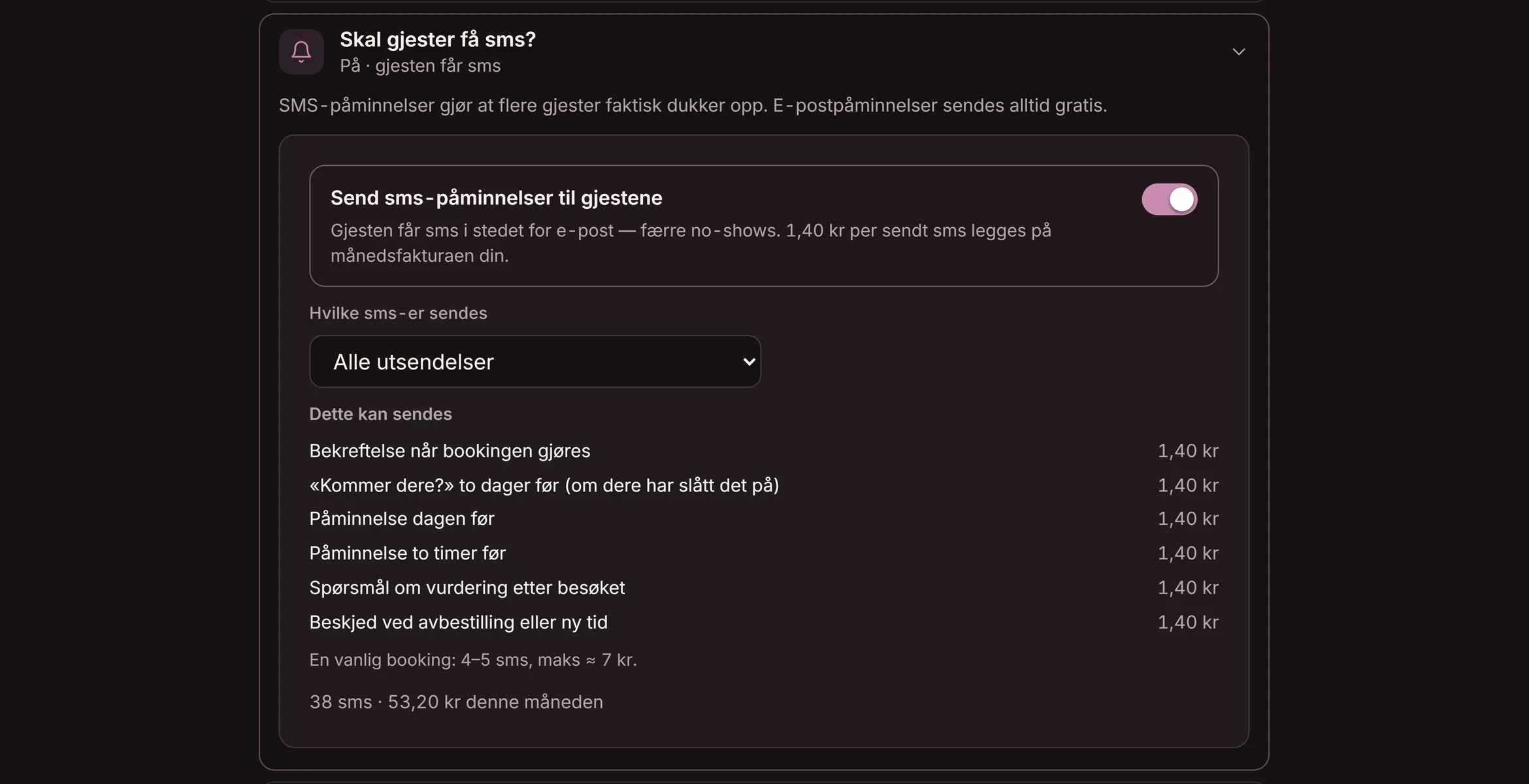 Spørsmålet «Skal gjester få sms?» i Goboblos innstillinger: send sms-påminnelser til gjestene — gjesten får sms i stedet for e-post, færre no-shows — demo-stedets ekte visning i mørk modus