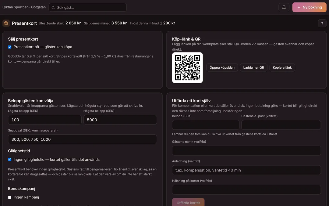 Sälj presentkort i Goboblos dashboard: reglaget Presentkort på — gäster kan köpa, med avgiften 0,9 % per sålt kort och Stripes kortavgift förklarad — demo-lokalens riktiga vy i mörkt läge