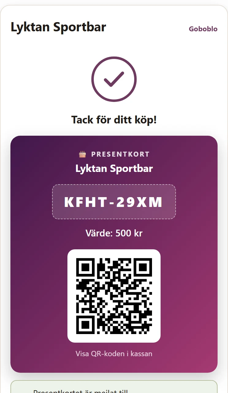 Gästens presentkort i mobilen direkt efter köpet: födelsedagstemat kort med koden KFHT-29XM, värdet 500 kr och QR-koden att visa i kassan — demo-lokalens riktiga vy