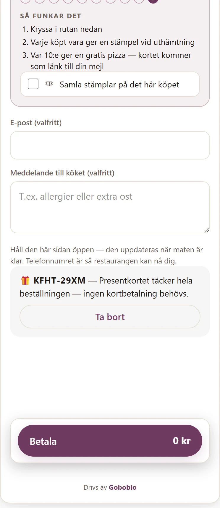Beställningskassan i mobilen: presentkortet KFHT-29XM täcker hela beställningen — ingen kortbetalning behövs, och betalknappen visar 0 kr — demo-lokalens riktiga kassaflöde