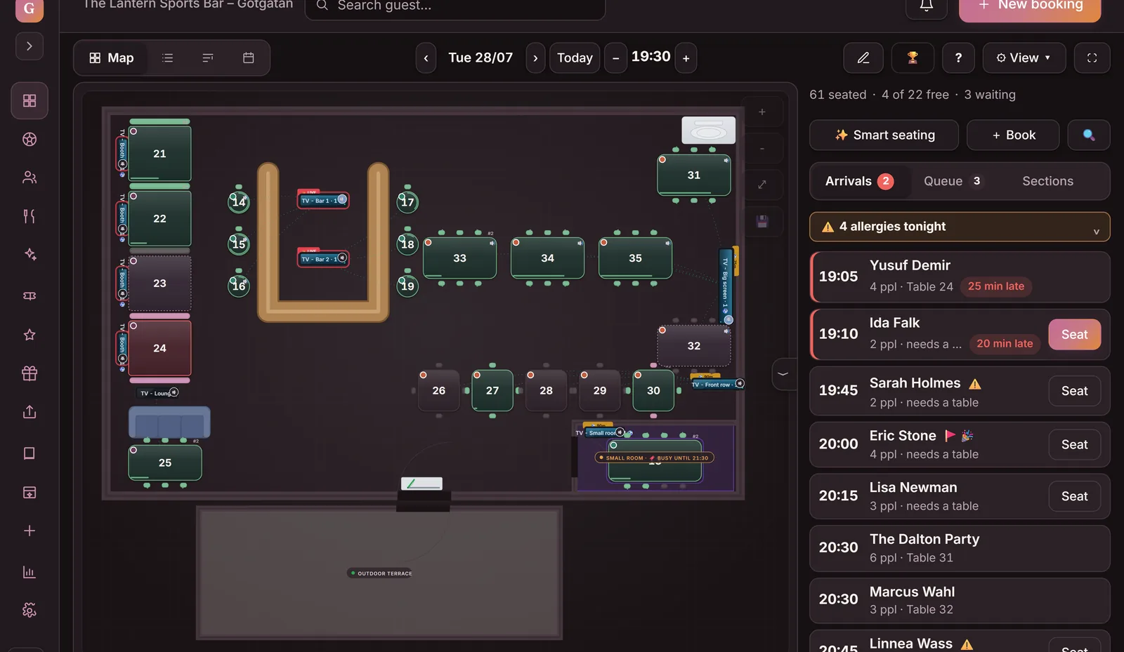 The floor plan in real time on game night: seated parties in green, bookings on the way, the queue on the waitlist and the occupancy pressure