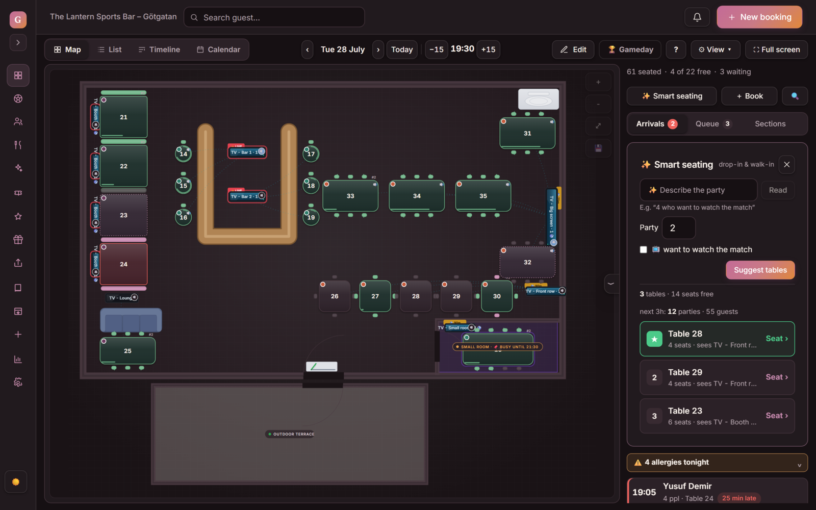 The Map view under Bookings in Goboblo on a laptop: the table map with seated, free and late tables, the line 61 seated · 4 of 22 free · 3 waiting, the Smart seating panel and the Full screen and Edit buttons